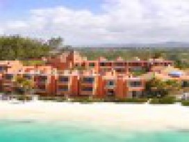 le-morne-village-beach-mauritius-family-at-their_pirogue
