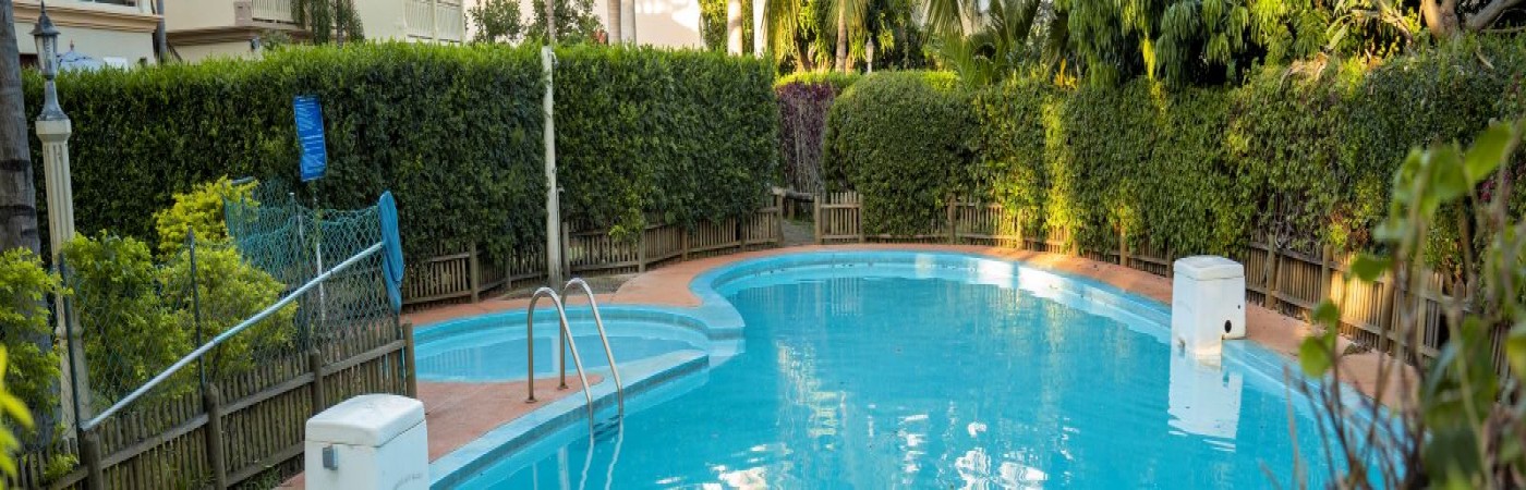 Gold Coast Villa Flic en Flac common swimming pool